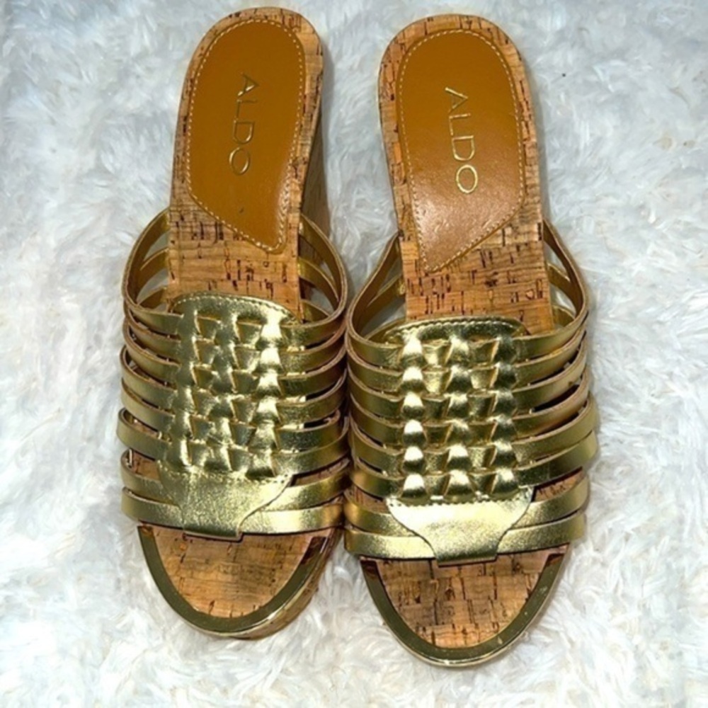 Aldo gold wedges- size 8 - Picture 1 of 8
